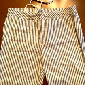 Wide leg pants. Slenderizing stripe!